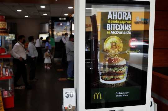 Jajan McD dan Starbucks di Negara Ini Bisa Bayar Pakai Bitcoin
