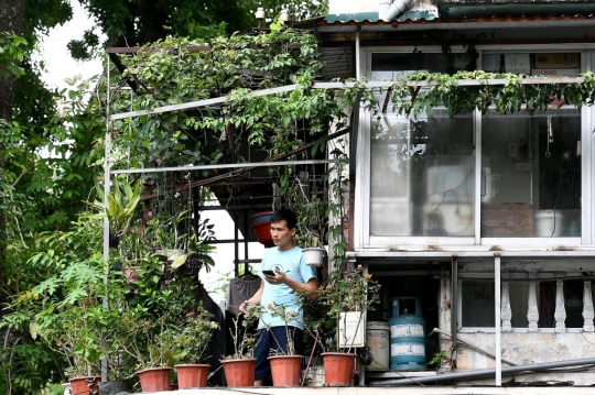 Balkon Kecil Jadi Penyelamat Warga Hanoi di Tengah Kepenatan Akibat Lockdown