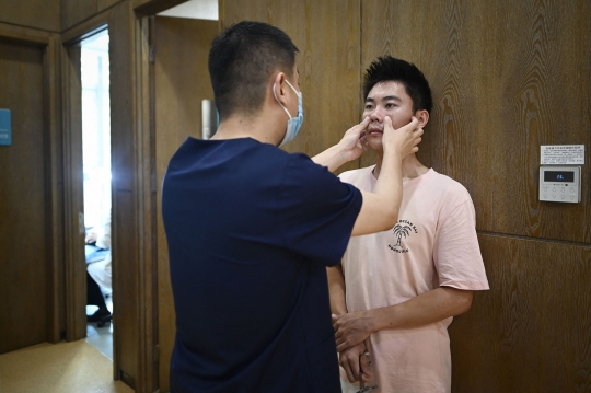 Tren Operasi Plastik Makin Digemari Pria Muda di China