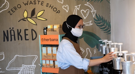 Mengunjungi Toko Ramah Lingkungan Berkonsep 'Zero Waste'