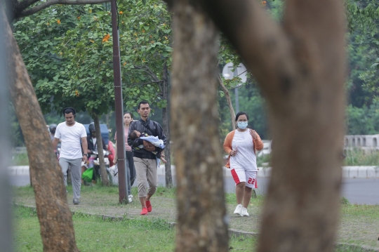Suasana Kawasan Stadion Pakansari Ramai Warga Berolahraga