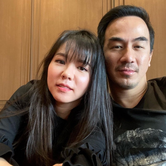 Potret Romantis Joe Taslim Rayakan Momen Anniversary Pernikahan dengan Sang Istri