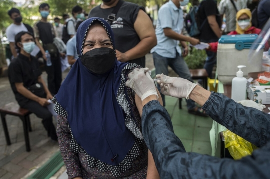 Melihat Vaksinasi Covid-19 di Kebun Binatang Surabaya