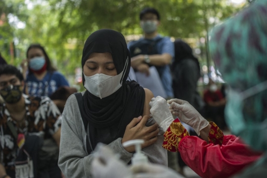 Melihat Vaksinasi Covid-19 di Kebun Binatang Surabaya