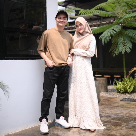 Makin Mesra, Ini 5 Potret Alvin Faiz dan Henny Rahman Setelah Menikah