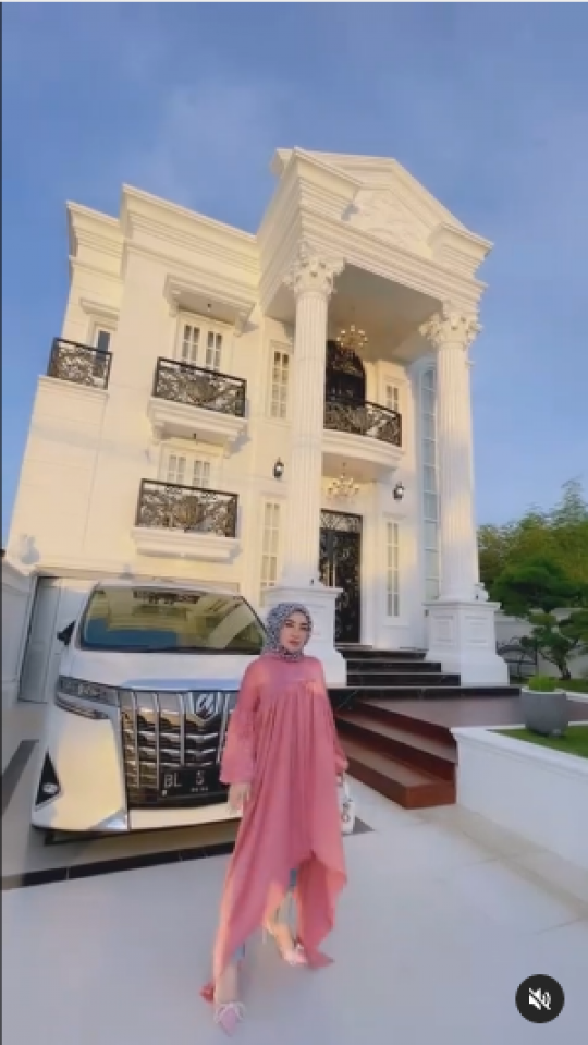 Sudut-Sudut Mewah Istana Wanita Cantik yang Dulu Ngontrak Rumah Bantuan Tsunami