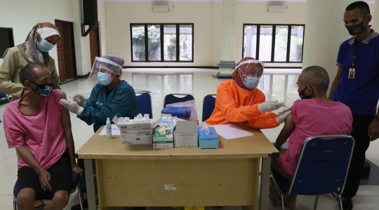 180 Warga Binaan Sosial Terima Vaksin Covid-19 di Cipayung