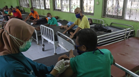 180 Warga Binaan Sosial Terima Vaksin Covid-19 di Cipayung