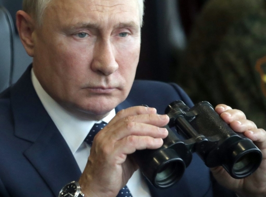 Ekspresi Presiden Putin Saat Pantau Latihan Gabungan Zapad-2021