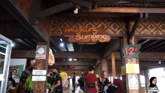 5 Potret Tempat Makan Milik Lesti Kejora di Bandung, Bangunan Sederhana Bilik Bambu