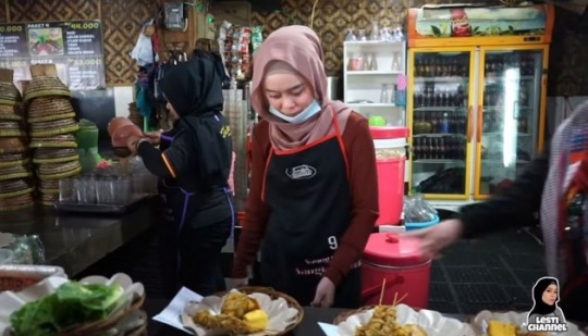 5 Potret Tempat Makan Milik Lesti Kejora di Bandung, Bangunan Sederhana Bilik Bambu