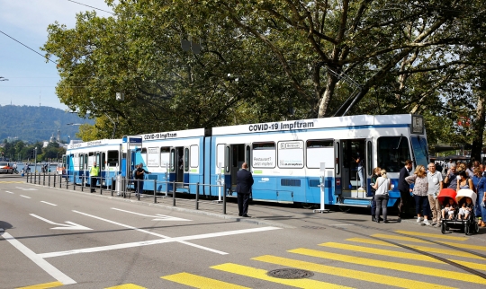 Swiss Sulap Trem Jadi Pusat Vaksinasi Covid-19