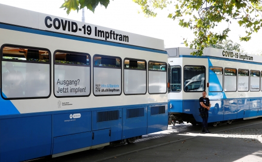 Swiss Sulap Trem Jadi Pusat Vaksinasi Covid-19