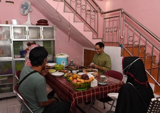 Potret Nadiem Makarim Nginap di Rumah Seorang Guru, Disiapkan Kamar Khusus