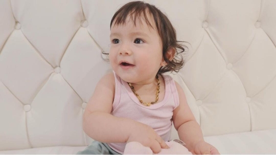 5 Potret Cantik Baby Chloe Anak Asmirandah, Makin Menggemaskan dan Banyak Gaya