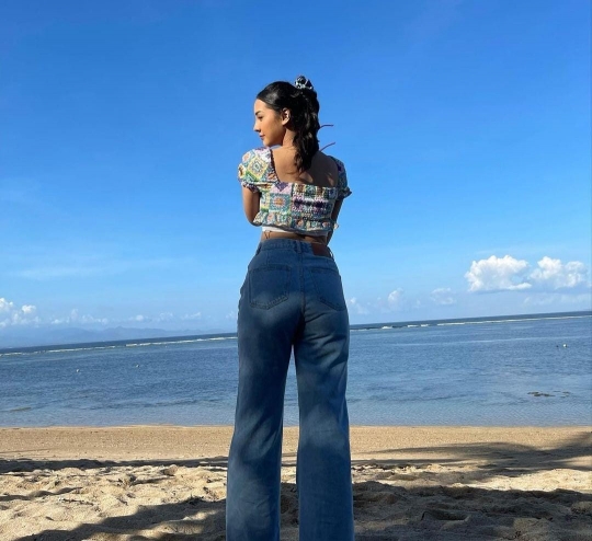 5 Potret Anya Geraldine Liburan di Bali sama Pacar Misterius, Pamer Body Goals Kece!