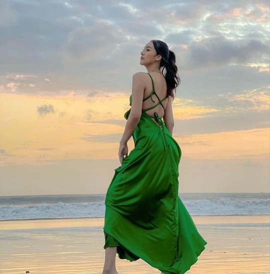 5 Potret Anya Geraldine Liburan di Bali sama Pacar Misterius, Pamer Body Goals Kece!