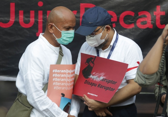 Aksi Unjuk Rasa Pegawai KPK Nonaktif Bersama Pegiat Antikorupsi