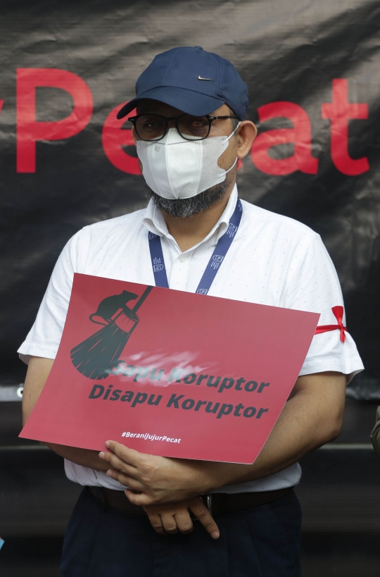 Aksi Unjuk Rasa Pegawai KPK Nonaktif Bersama Pegiat Antikorupsi