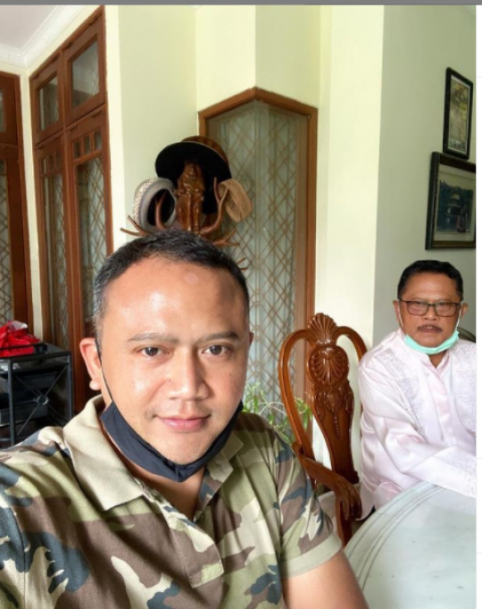 Potret Taruna Akpol Tampan bersama Kakek & Paman yang Ajudan Jokowi, Kompak Banget
