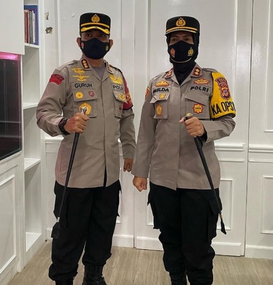 Sama Perwira Polri, Begini Potret Pasutri Kompak Pakai Baju Dinas & Tongkat Komando