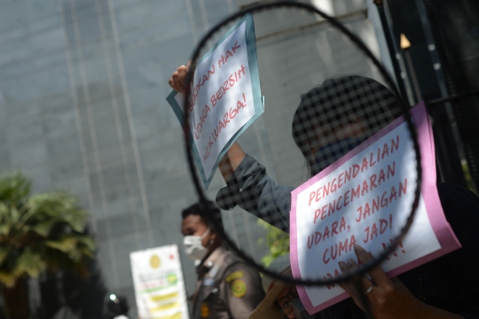 Aksi Damai di Sidang Gugatan Polusi Udara