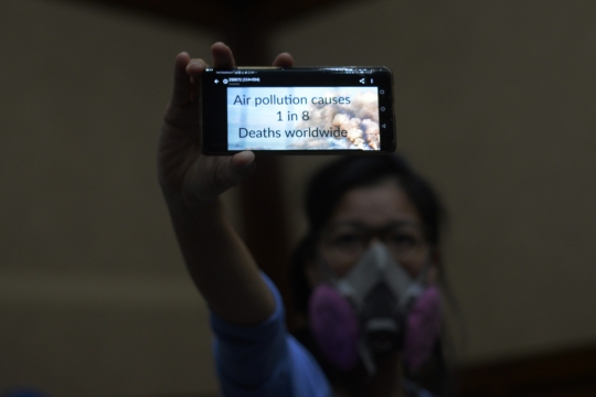 Aksi Damai di Sidang Gugatan Polusi Udara