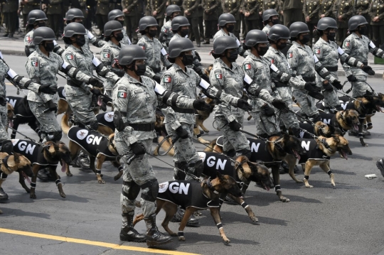 Parade Militer Peringati 211 Tahun Kemerdekaan Meksiko