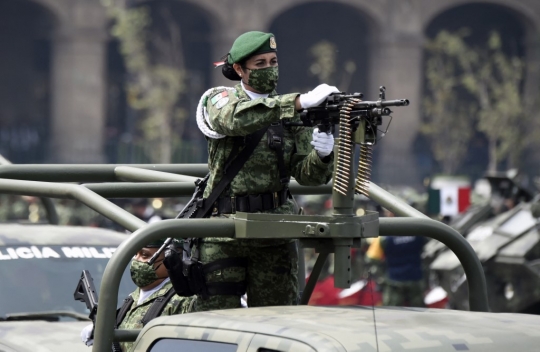 Parade Militer Peringati 211 Tahun Kemerdekaan Meksiko