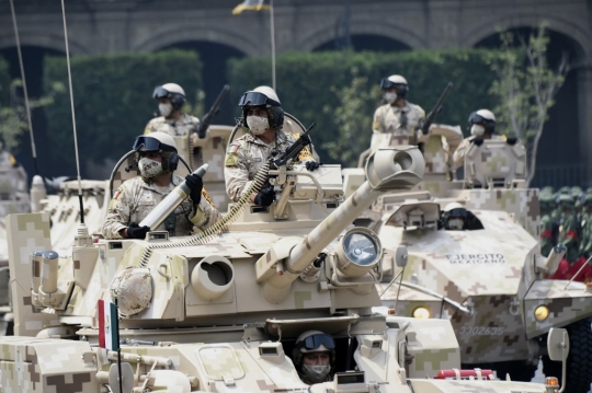Parade Militer Peringati 211 Tahun Kemerdekaan Meksiko