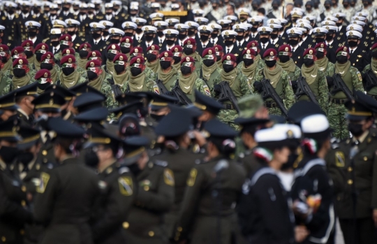 Parade Militer Peringati 211 Tahun Kemerdekaan Meksiko