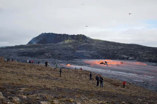 Melihat Lebih Dekat Aliran Lava Gunung Fagradalsfjall di Islandia
