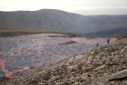 Melihat Lebih Dekat Aliran Lava Gunung Fagradalsfjall di Islandia
