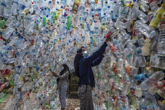 Instalasi Sampah Plastik Dipamerkan di Gresik