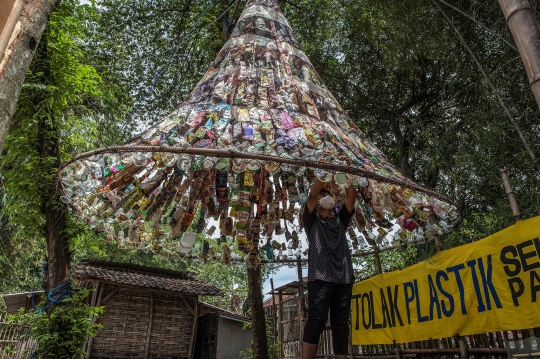 Instalasi Sampah Plastik Dipamerkan di Gresik