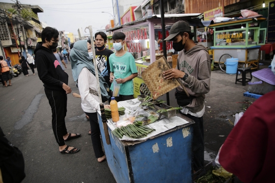 Jokowi Akan Luncurkan BLT untuk PKL dan Pemilik Warteg