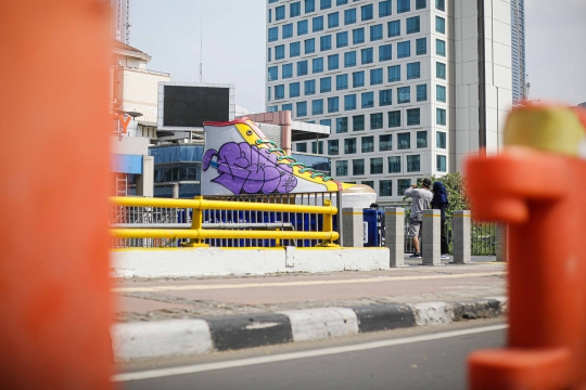 Tugu Sepatu Jadi Sasaran Vandalisme Usai Diresmikan