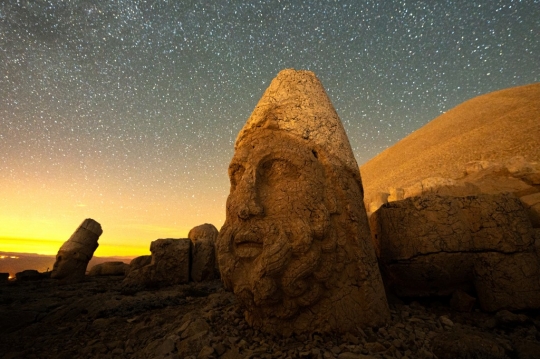 Indahnya Situs Arkeologi Gunung Nemrut di Turki