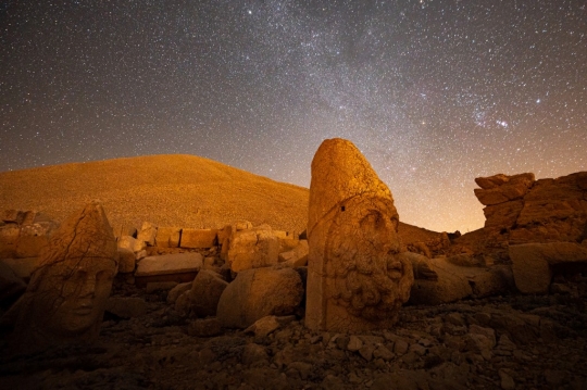 Indahnya Situs Arkeologi Gunung Nemrut di Turki