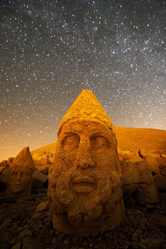 Indahnya Situs Arkeologi Gunung Nemrut di Turki