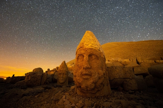Indahnya Situs Arkeologi Gunung Nemrut di Turki
