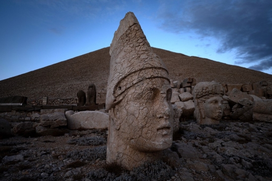 Indahnya Situs Arkeologi Gunung Nemrut di Turki