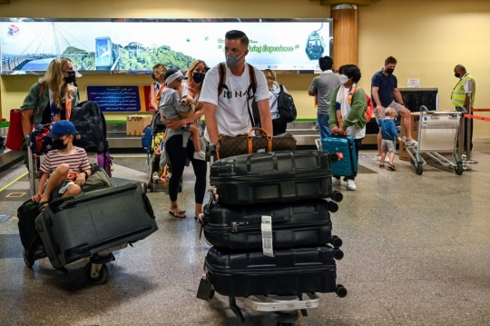Lokasi Wisata Dibuka, Bandara Internasional Kuala Lumpur Penuh Turis Domestik
