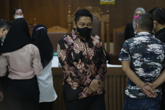 Ekspresi Terdakwa Stepanus Robin Pattuju Saat Jalani Sidang Lanjutan di Tipikor