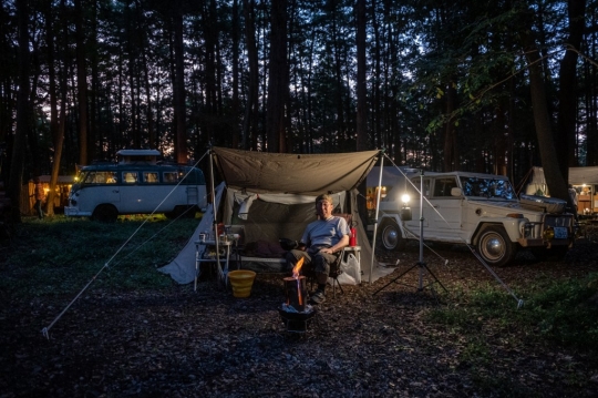 Keseruan Berkemah Menggunakan Campervan di Pinggiran Kota Jepang