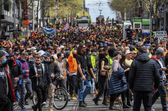 Ratusan Demonstran Protes Aturan Pencegahan Covid-19 di Melbourne