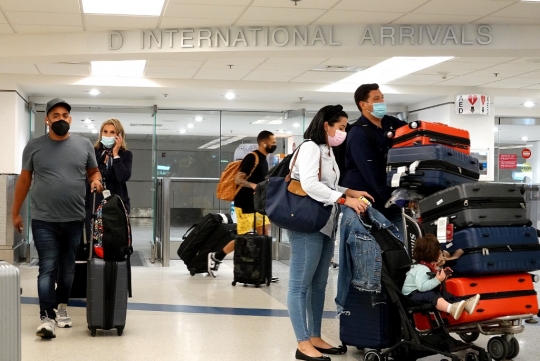 Suasana Bandara Internasional Miami Usai Pelonggaran Pembatasan