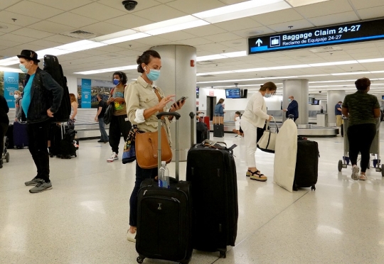 Suasana Bandara Internasional Miami Usai Pelonggaran Pembatasan