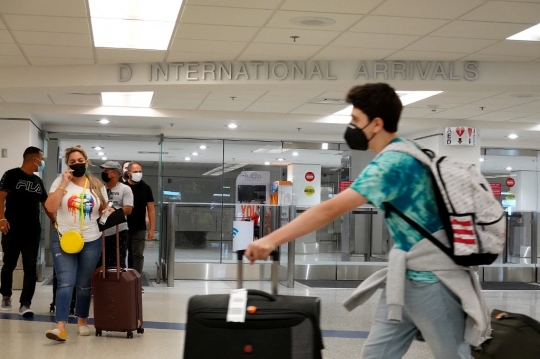 Suasana Bandara Internasional Miami Usai Pelonggaran Pembatasan