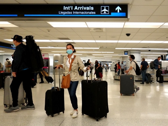 Suasana Bandara Internasional Miami Usai Pelonggaran Pembatasan